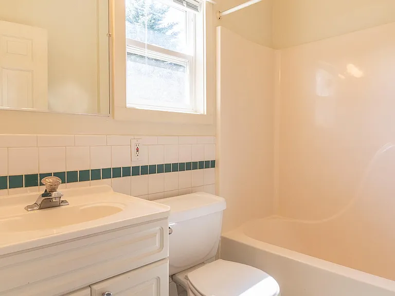 1004 N Mason St — Photo 11