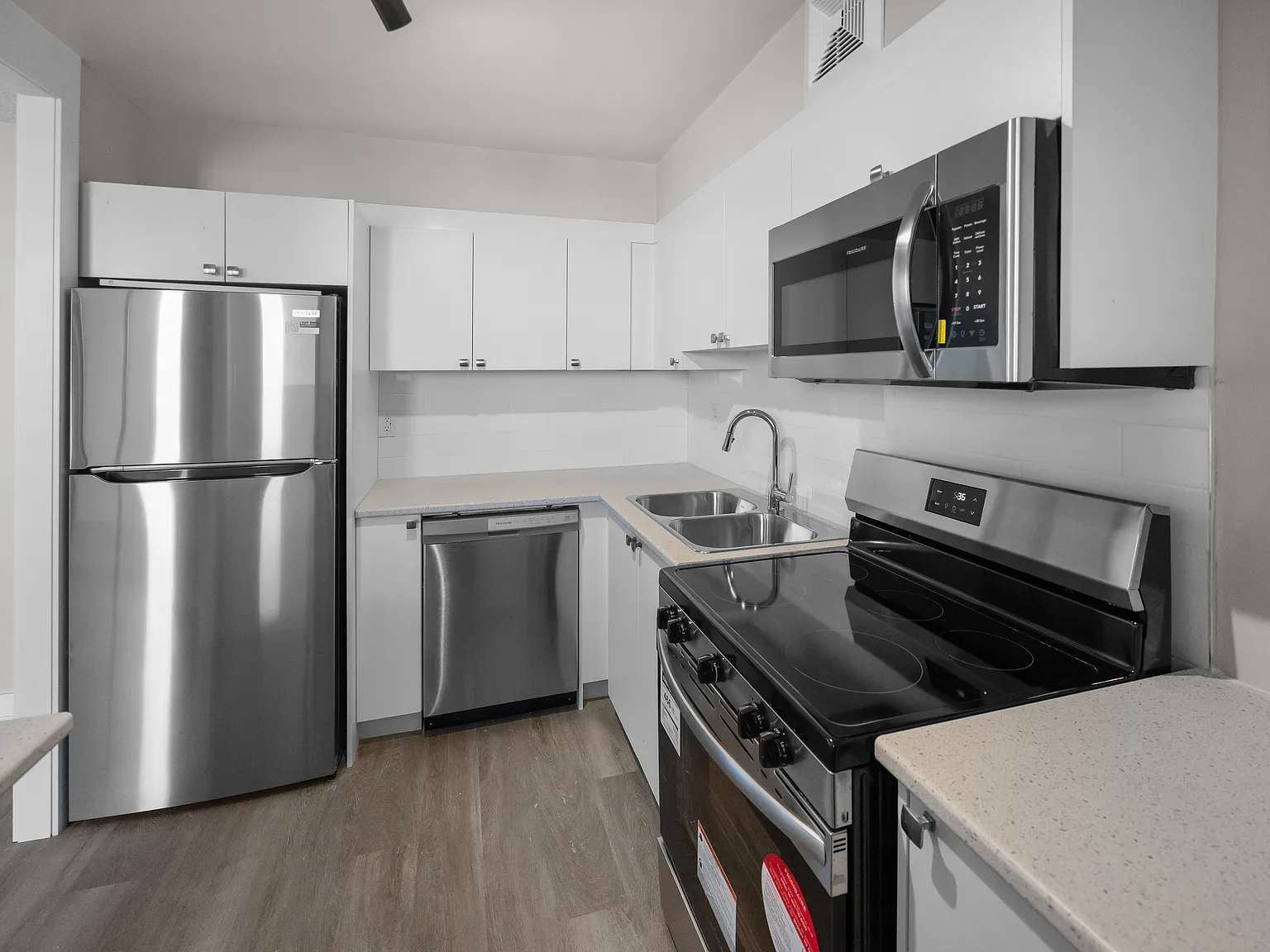 210 Steeles Avenue West Brampton — Photo 3