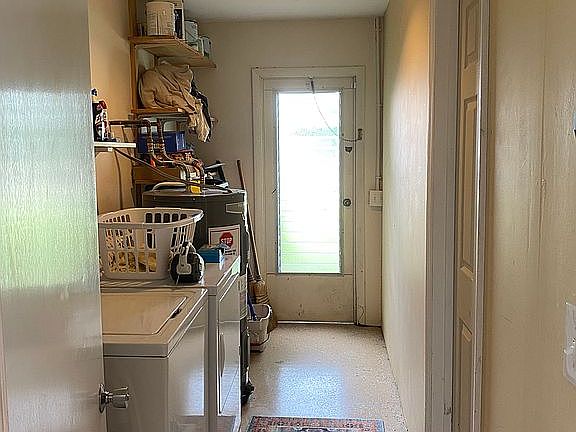 4th image of 801 101st Ave N