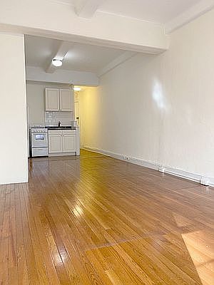 5th image of 42 W 72nd St APT 5A