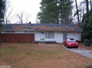 2612 Pinecroft Rd, Greensboro, NC 27407