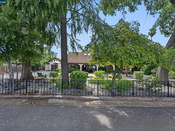 3rd image of 1675 Garnet Ln