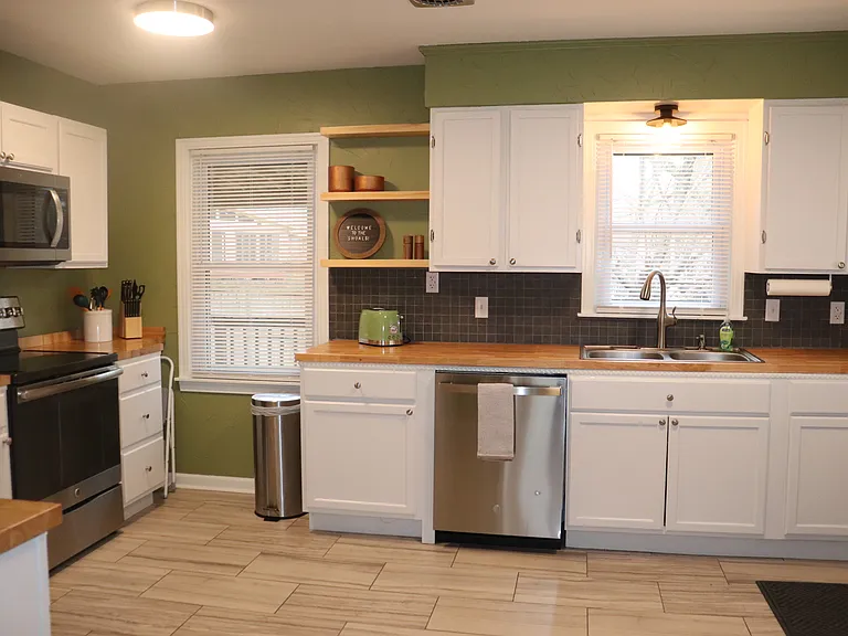 1832 Edgemont Dr — Photo 11