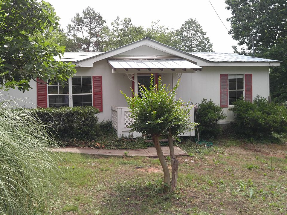 3 bedroom 2 bath with carport. House sits off the road on 17