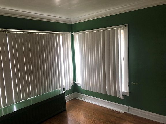 3rd image of 10226 S Vernon Ave Floor 1
