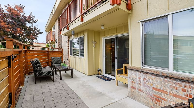 4th image of 425 45th Street SW #208