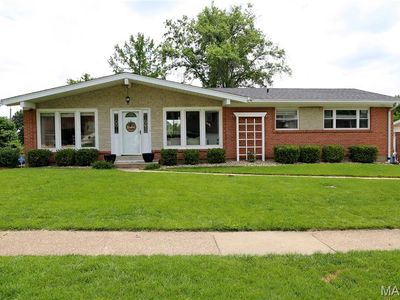 4640 Tauneybrook Dr, Saint Louis, MO, 63128