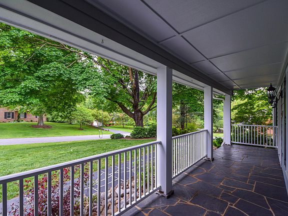 3rd image of 4512 Farmwood Dr