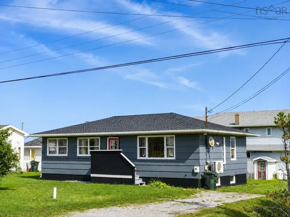 218 Waterview St, New Waterford, NS B1H 3G4