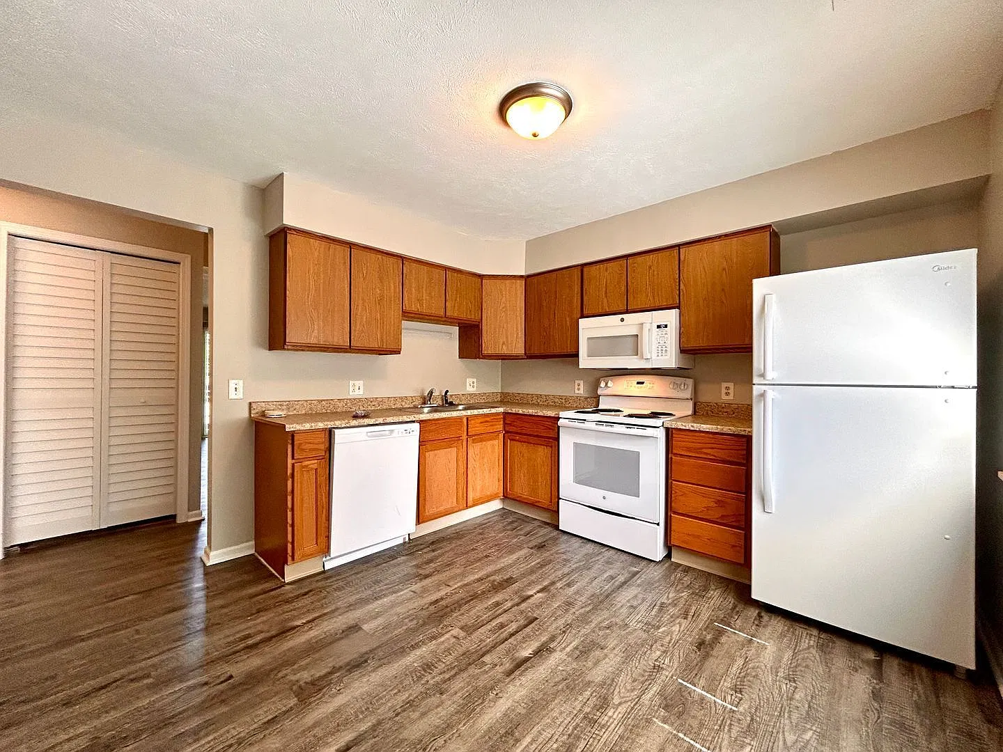 2 bed, 1.0 bath, 850 sqft, $1,500 — Photo 2