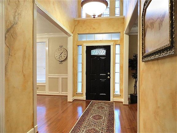 2-story entry way.