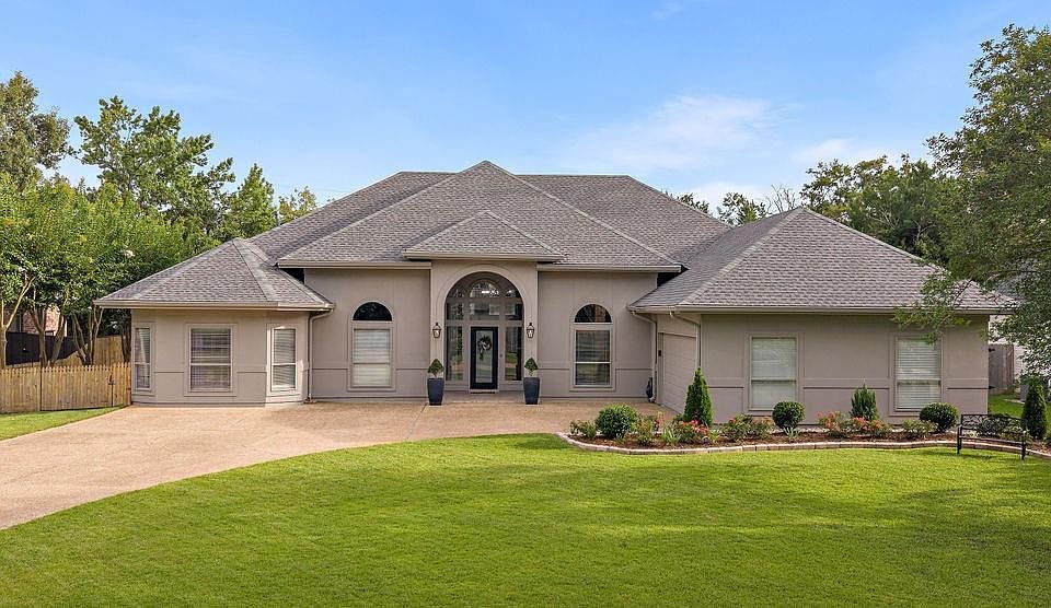 1st image of 138 Acadian Ln