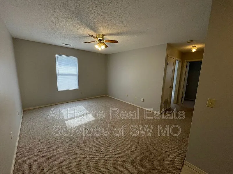 2 bed, 1.0 bath, 754 sqft, $730 — Photo 2