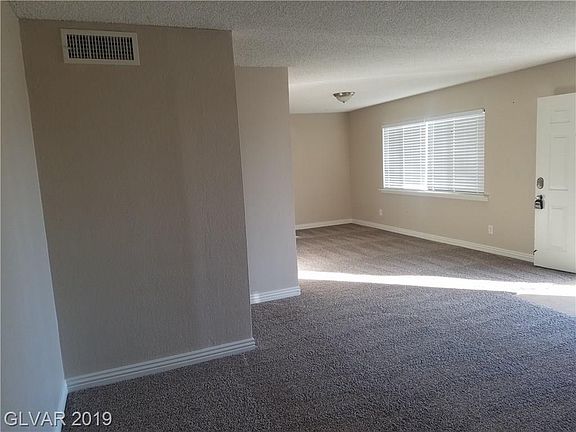 5th image of 3185 Greenbriar Dr