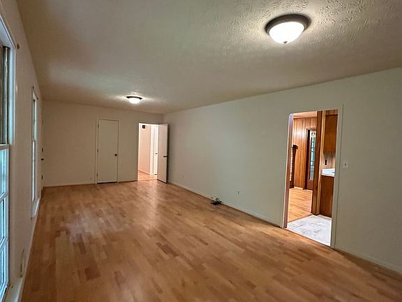 4th image of 375 Segrest Cir