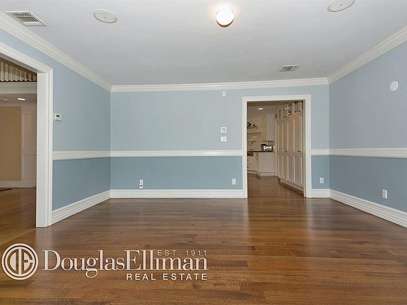 5th image of 11 Castle Dr