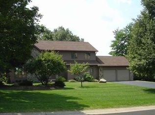 19 Mc Coord Woods Dr, Fairport, NY 14450