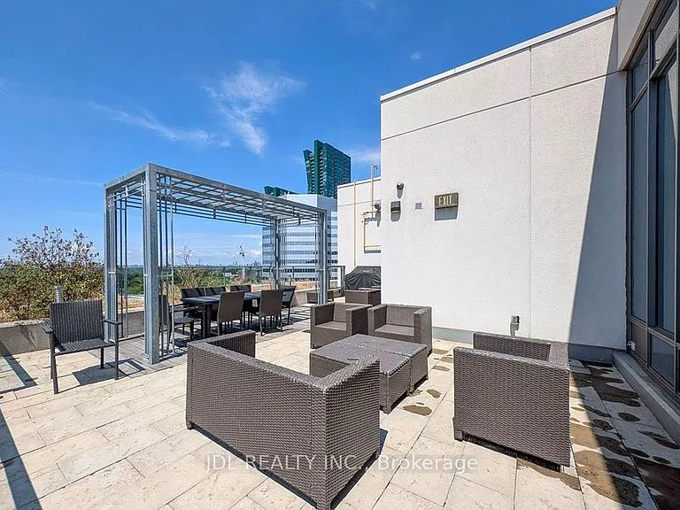 28 Avondale Ave #1206 — Photo 8