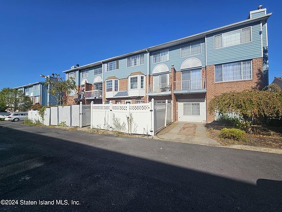2nd image of 39 Edward Ct