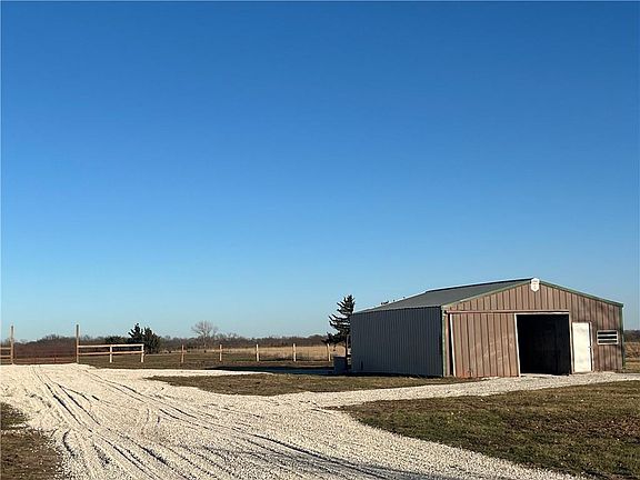 4th image of 19455 Edgerton Rd