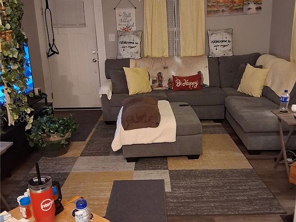 4th image of 1669 Linden Ave