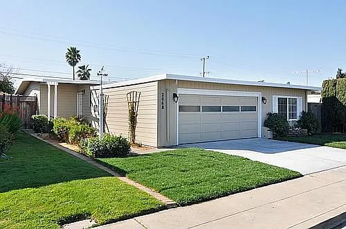 2068 Kehoe Ave photo 1