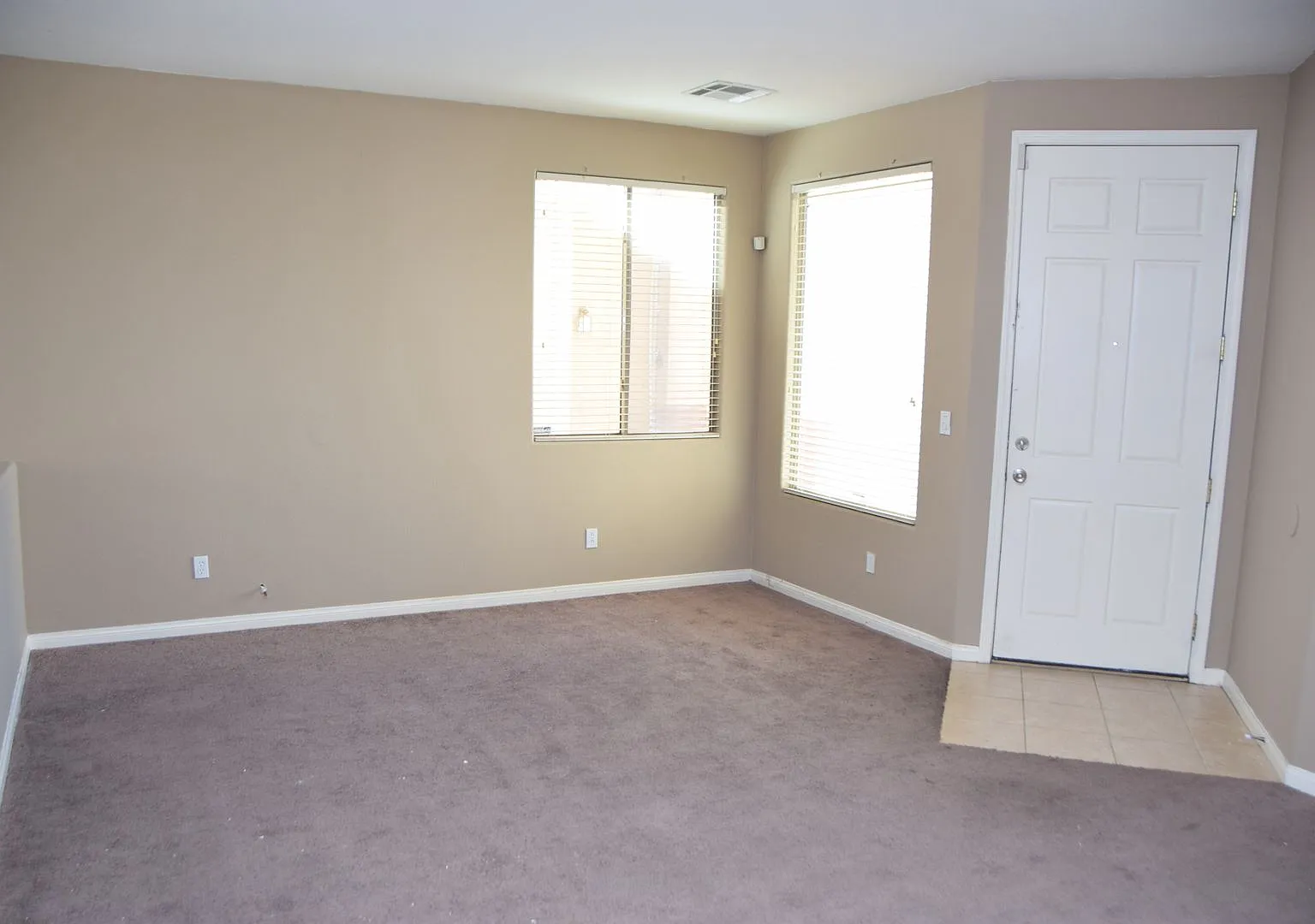 Spacious 4 Bedroom 3 Full Bath Two-Story Home In Nw — Photo 3