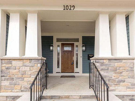 3rd image of 1029 N Notre Dame Ave
