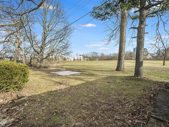 3rd image of 131 Tilton Park Dr