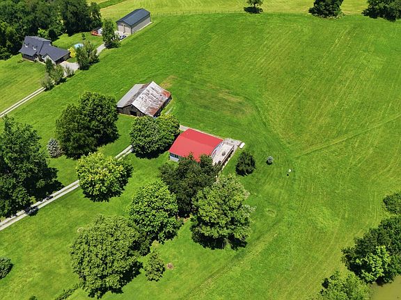 4th image of 8586 Wades Mill Rd