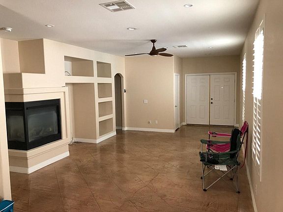 3rd image of 899 Sweeping Vine Ave