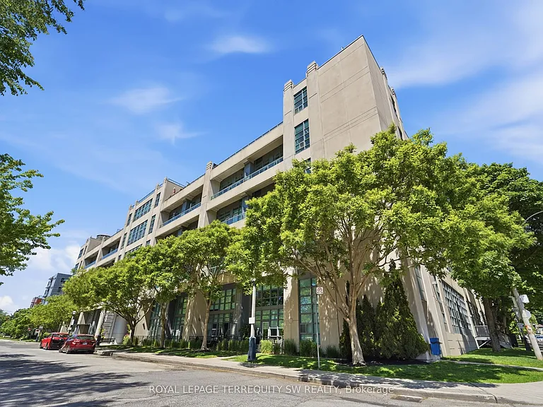 380 Macpherson Ave #324 — Photo 2