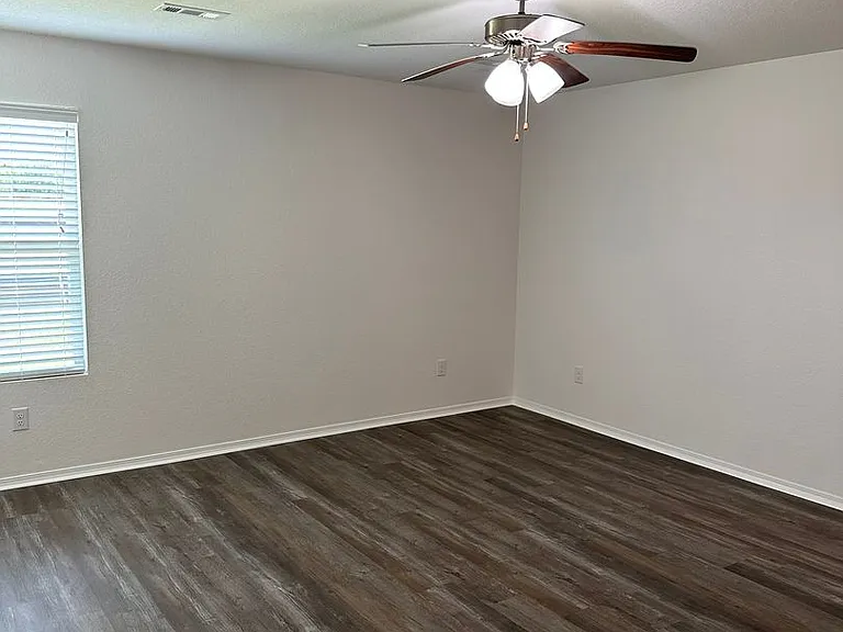 25 Foster Louis Ln — Photo 6