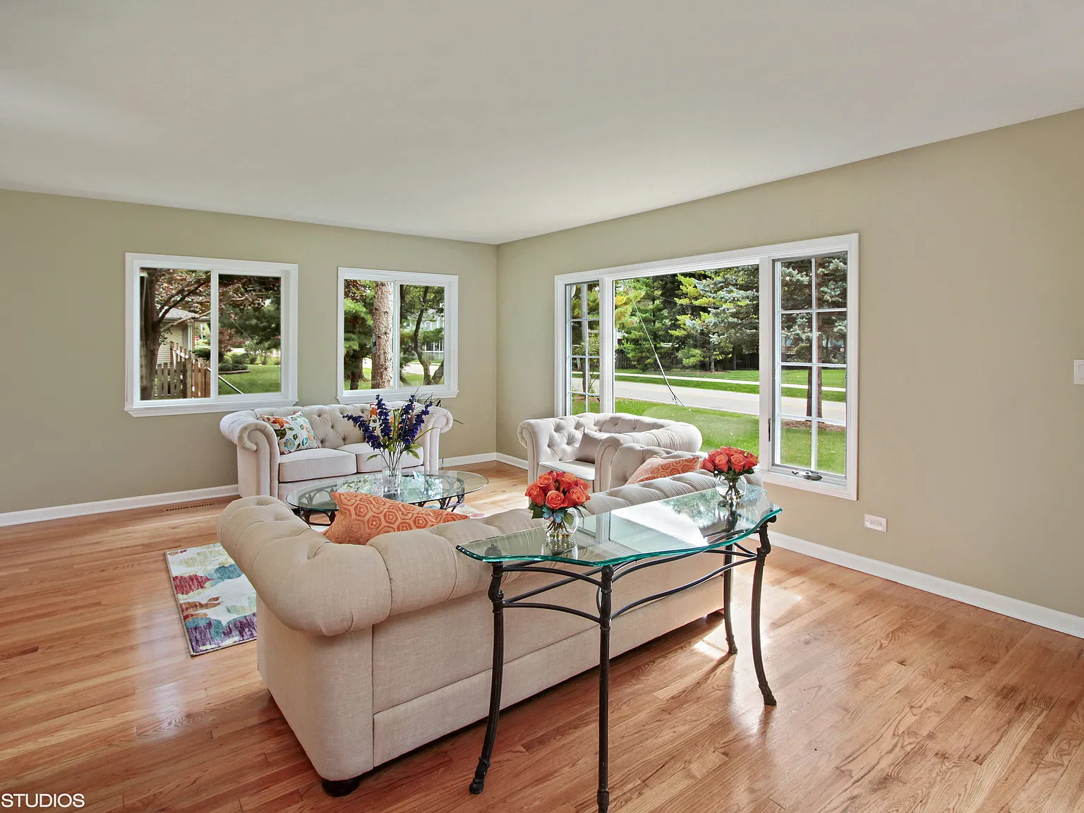 3 bed, 1900 sqft, $3,300 — Photo 3