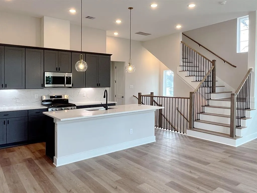 3 bed, 3.0 bath, 1969 sqft, $2,750 — Photo 4