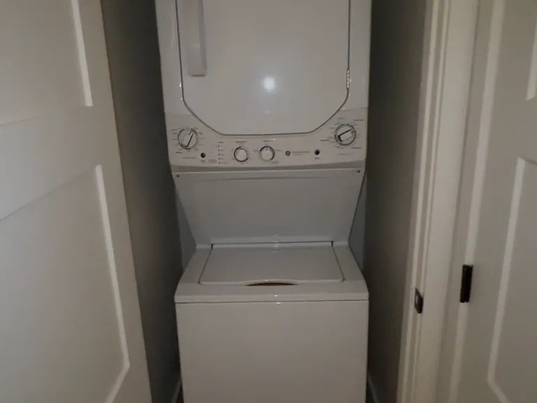 in-unit washer/dryer