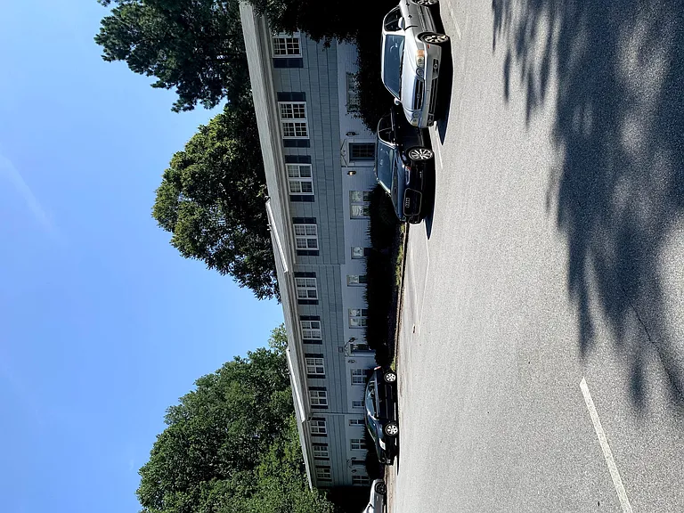 Cambridge Apartments — Photo 25