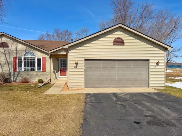 28 Carriage Ln, Owatonna, MN 55060