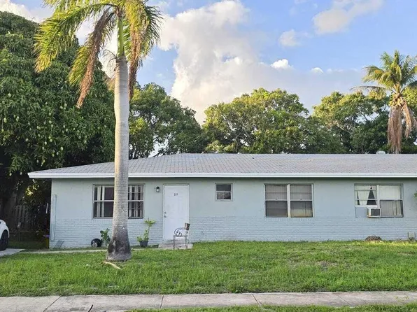 233 SE 26th Ave, Boynton Beach, FL 33435