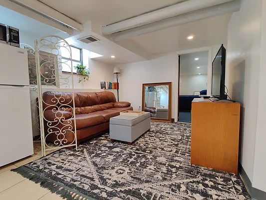 Rented by Signature Property Realty | media 7