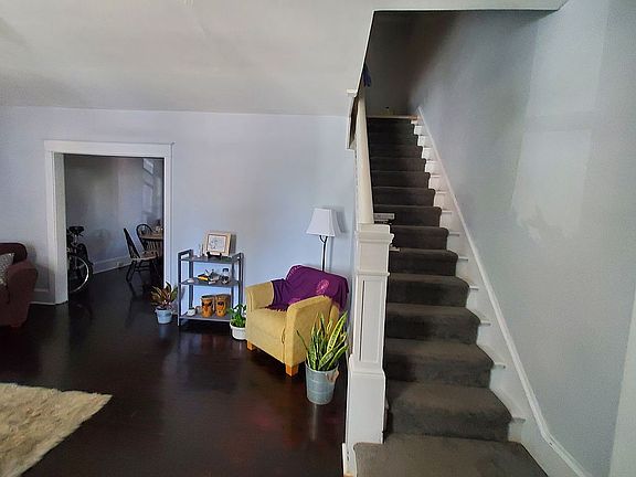 Living Room/Stairway 