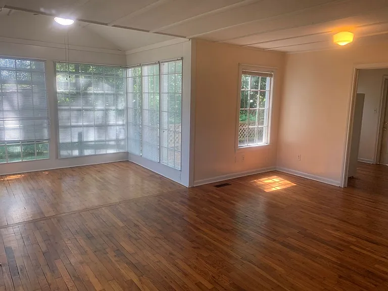 1607 Jackson Bluff Rd — Photo 6