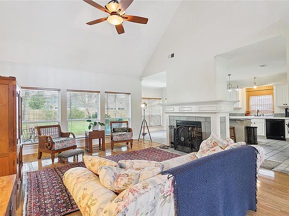 5th image of 2037 Hampshire Dr