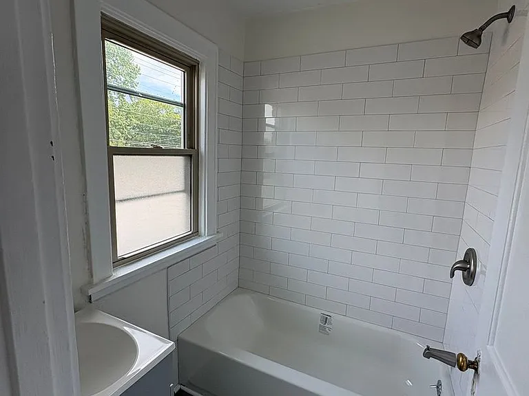 1008 Parsons Ave — Photo 7
