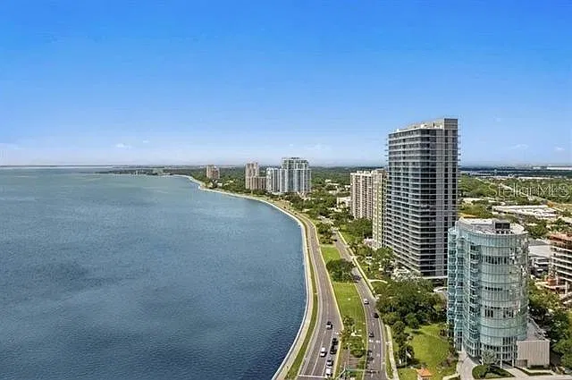 2 bed, 2.5 bath, 2405 sqft, $17,000 — Photo 3