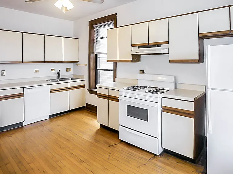 2730 N Wayne Ave — Photo 4