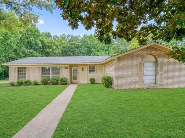 2801 Sherwood Dr, Longview, TX 75605