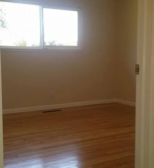 918 Perreira Dr — Photo 11