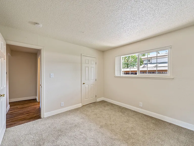 Mountain View Apartments — Photo 31