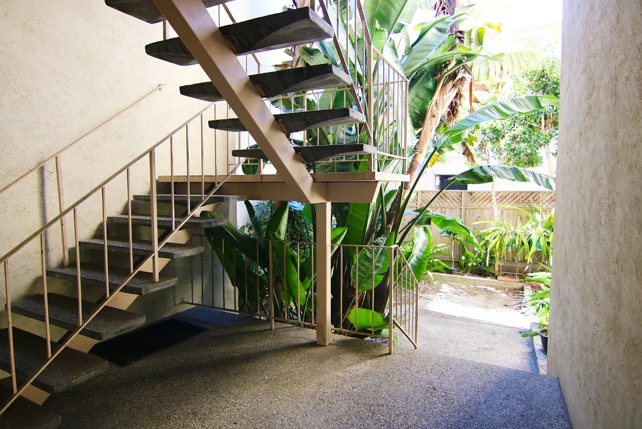 Marine View Apartments — Photo 4